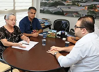 Reitora de universidade federal busca aproximação institucional com poderes
