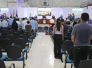 Vereadores adiam voltam ao trabalho