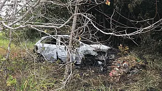 Carro é encontrado queimado e pode ser o que foi usado na execução do filho de PM na Capital