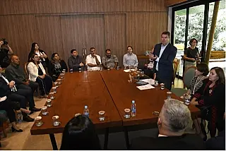 Delegação do Paraguai se reúne com Eduardo Riedel