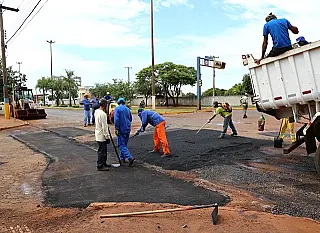 Prefeita autoriza licitação para ampliar serviços de tapa-buraco