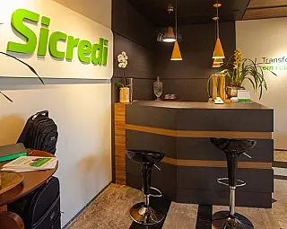 Café com Sicredi reúne cooperativismo na Unigran Decor
