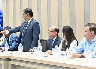 Vice-governador acompanha posse de novo prefeito