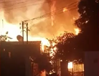 Famílias esquecem fogão ligado, brigam e ficam sem casas