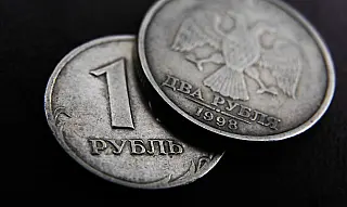 Rublo atinge pico de sete anos contra dólar