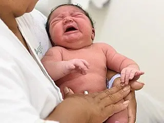 Bebê nasce com 5.520 kg e 59 cm em Ponta Porã