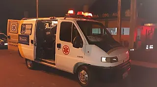 Ambulância com sirene ligada abordada pela PRF levava 1,5t de maconha como 'paciente'