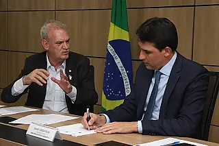 Ministros vem inaugurar pista do aeroporto e anunciar novas casas