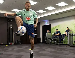 Sem Telles e Jesus, Brasil espera em Neymar