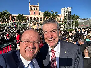 Santiago Peña assume o Governo do Paraguai