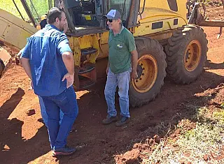 Carlito do Gás destaca melhorias em estradas do Distrito Verde