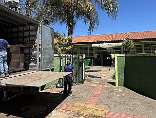 Estado começa a entregar material escolar