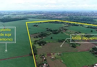 Avanço da soja e de condomínios sobre as aldeias