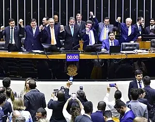 Após acordo, reforma tributária é aprovada
