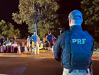 Acidente com ônibus de paraguaios fere nove