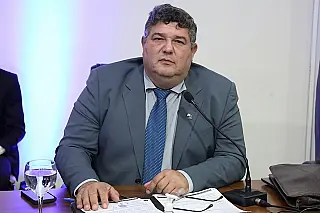 Moradores procuram Yuri por obras não finalizadas