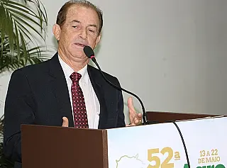 Bebeto homenageia Estevão Minhos em sessão na Expoagro