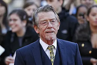 Dono da loja de varinhas mágicas em Harry Potter, morre John Hurt
