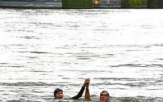Ministra francesa toma banho no rio Sena a duas semanas dos Jogos