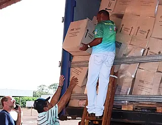 Alunos da Rede Municipal começam a receber kits de material após o carnaval