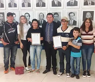 Olavo Sul entrega moções a corredores de rua de Dourados