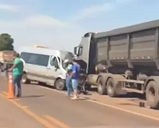 Pacientes sofrem acidente em colisão com caminhão