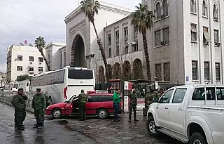 Atentado deixa 25 mortos em tribunal de Damasco