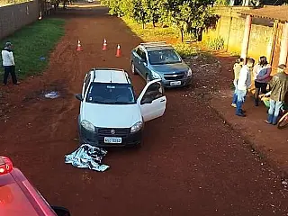 Homem morre atropelado após carro passar por cima de vítima que estava desmaiada na rua