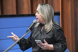 Lia Nogueira intercede por medicamentos essenciais