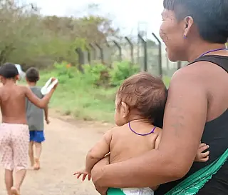 Criado comitê para reduzir morte materna e infantil indígena