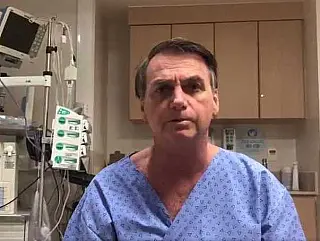 Bolsonaro tem febre e princípio de pneumonia durante recuperação