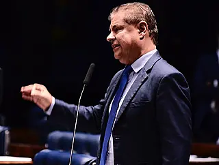 Suspensão de salários a investigados por violência doméstica
