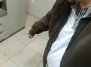 Família de madrasta presa diz que bebê pode ter morrido durante briga do casal