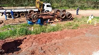 Douradense tomba caminhão e morre no trabalho em Laguna Carapã