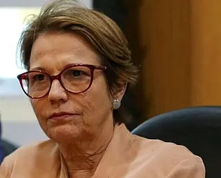 Após contato com Reinaldo Azambuja, Tereza Cristina testa negativo para Covid