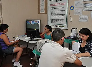 Bolsa Família pode cortar quem não se recadastrou há 2 anos