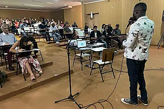 Coordenadoria de Imigrantes reúne mais de 300 pessoas que buscam regularizar documentação