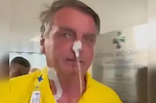 Após 12 horas de cirurgia, Bolsonaro se recupera