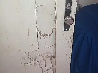 Adolescentes arrombam porta e furtam celular