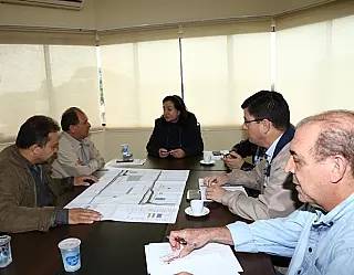 Zé Teixeira intervem para ajudar prefeita a facilitar acesso a obra da Coamo