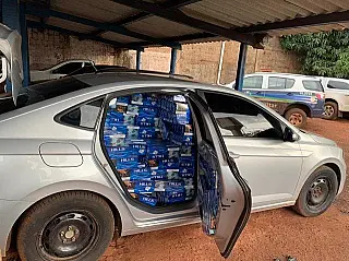 Após denúncia anônima, Polícia apreende cigarros e contrabando