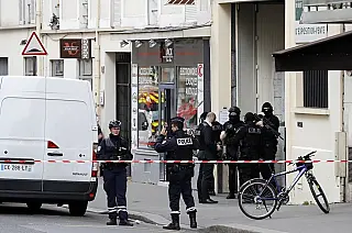 Em Paris homem é preso por degolar pai e irmão