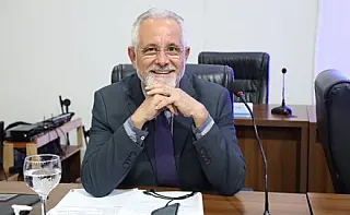 Câmara homenageia profissionais e alunos destaques em educação e social em Dourados
