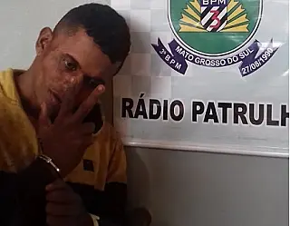 Jovem é preso após tentar furtar gasolina de moto roubada