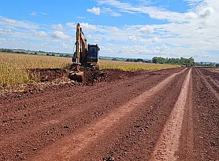 Prefeitura recupera vias para escoamento da produção