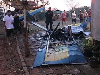 Queda de ultraleve mata vereador e criança de 5 anos em Ivinhema