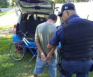 Guarda Municipal prende dois fugitivos da Justiça em praça pública