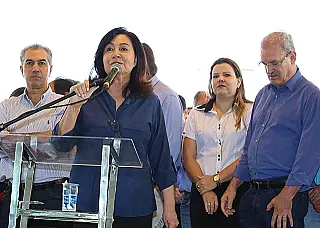 No mesmo palanque de Reinaldo, Délia diz que compartilha desafios com Geraldo