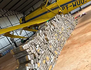 Avião agrícola de empresa douradense é apreendido com 1.200 quilos de maconha