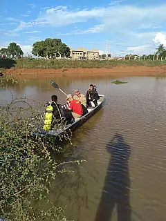 Pai pula em 'piscinão' para tentar tirar filho e os dois morrem afogados